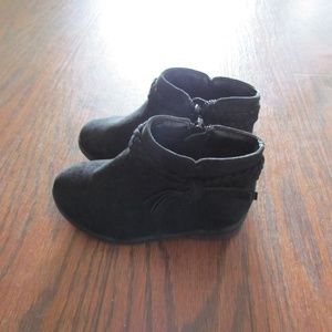 Toddler Girl Black Booties (size 6)